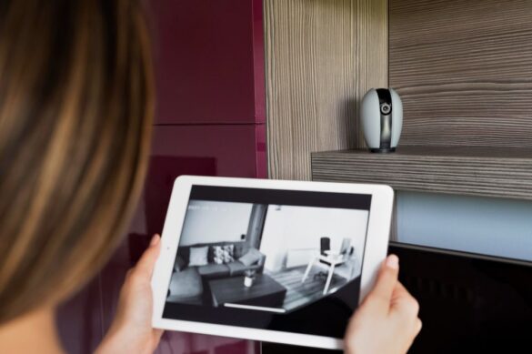 Caméras de Surveillance Wifi en action - monitoring de l'intérieur via tablette